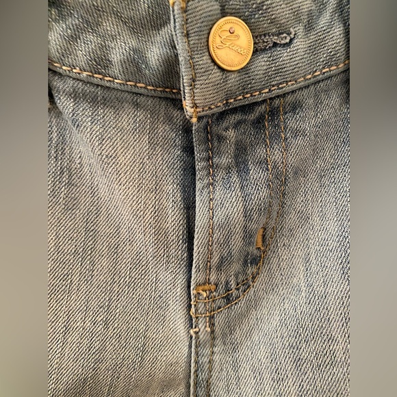 Guess Women’s Size 31 Scarlet Slim Bootcut Jeans in Light Denim - Picture 3 of 12